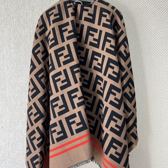 ❌❌SOLD NWT Fendi Poncho - Picture 6 of 7